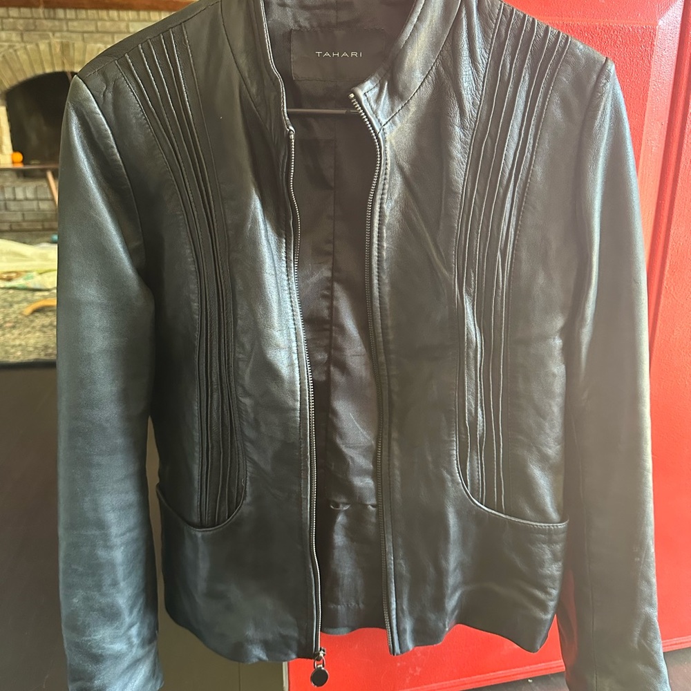 WOMEN`S leather jacket - pockets - zipper - short collar - Tahari